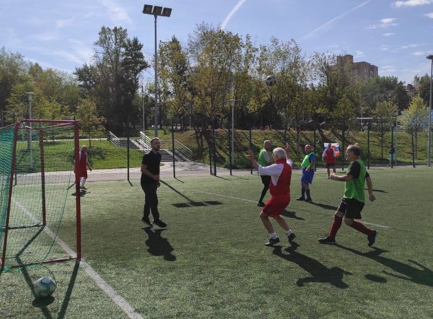 В Академическом районе прошел турнир по мини-футболу в честь Дня старшего поколения